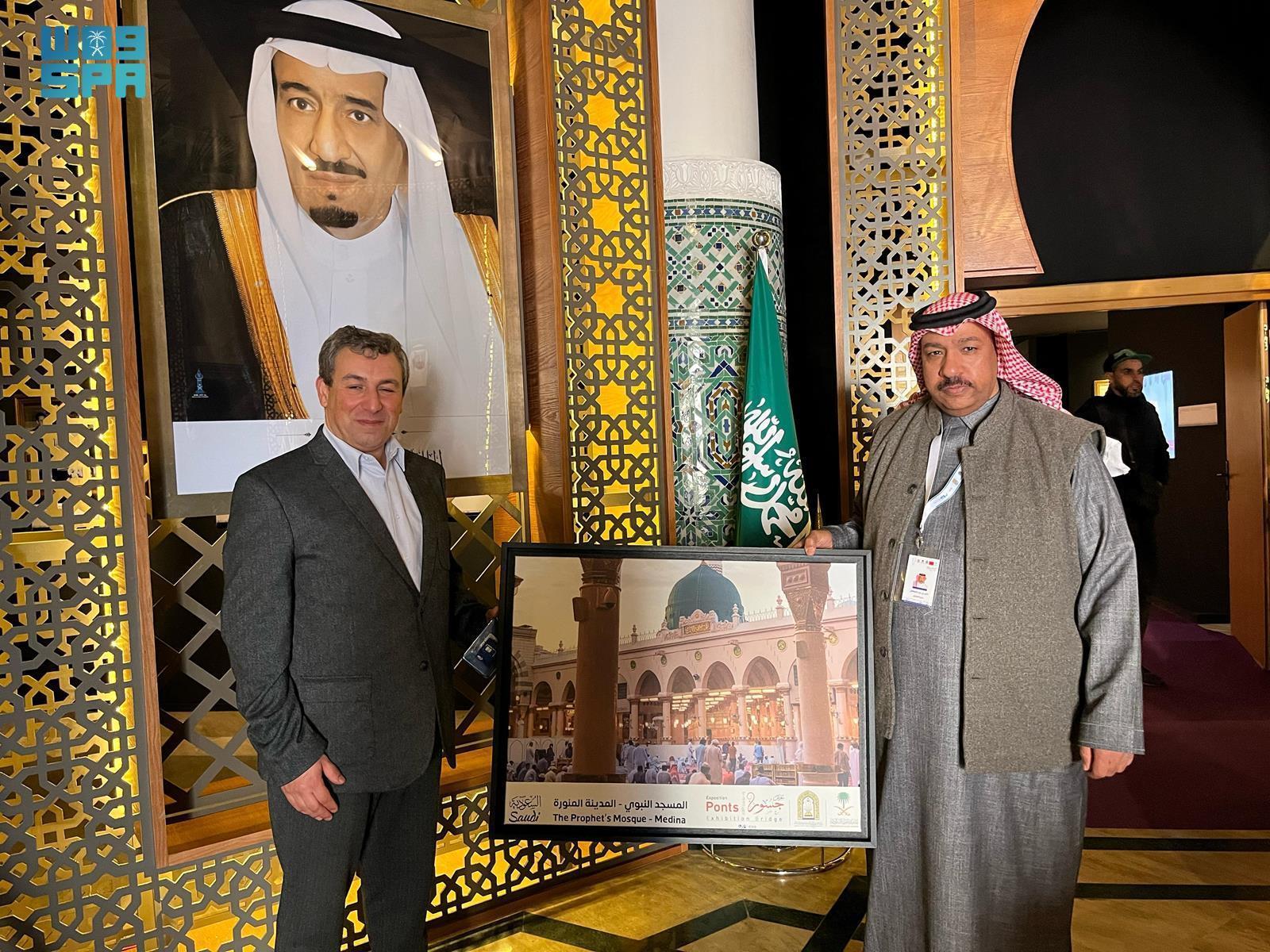 العراة 