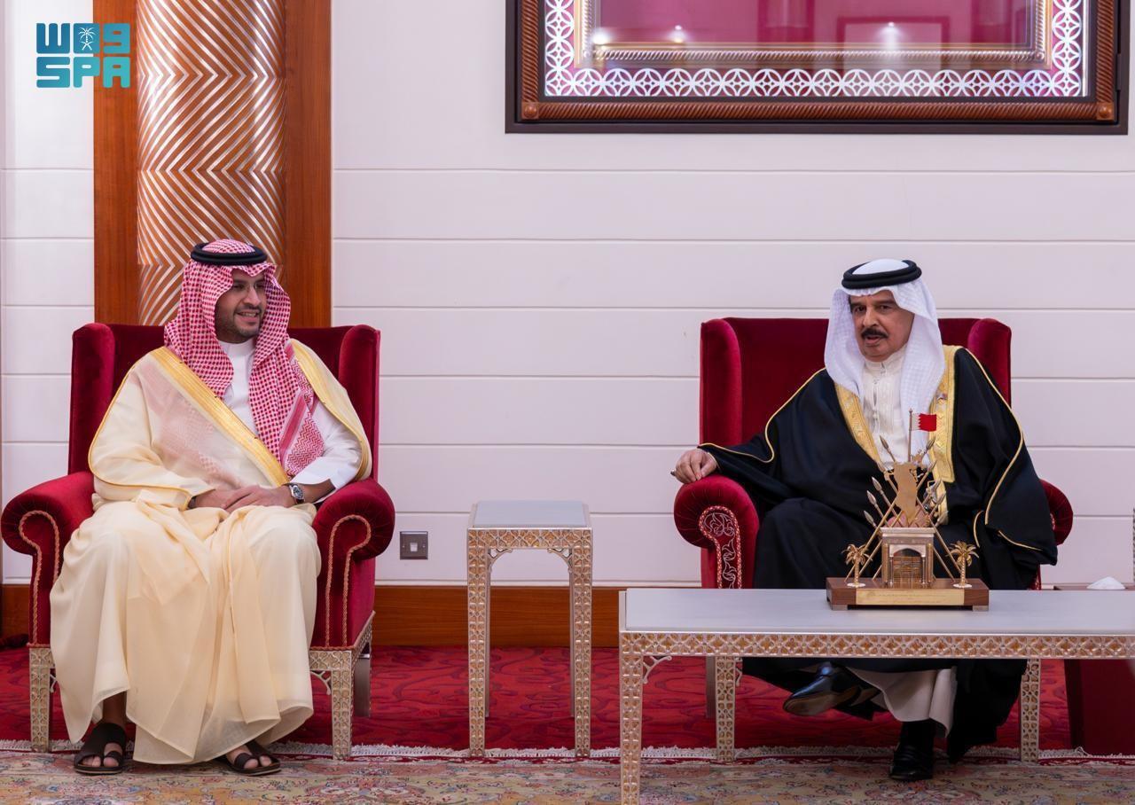King Hamad bin Isa Al Khalifa receives Prince Turki bin Mohammed bin Fahd at Al-Safriya Palace